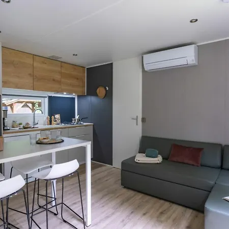 Papillon 4p 2bdrms Aircon